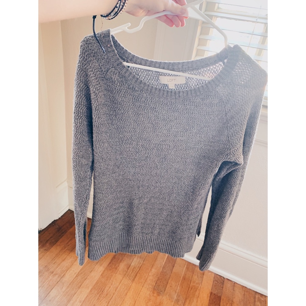 MINIMAL GRAY SWEATER// SIZE M// LOFT